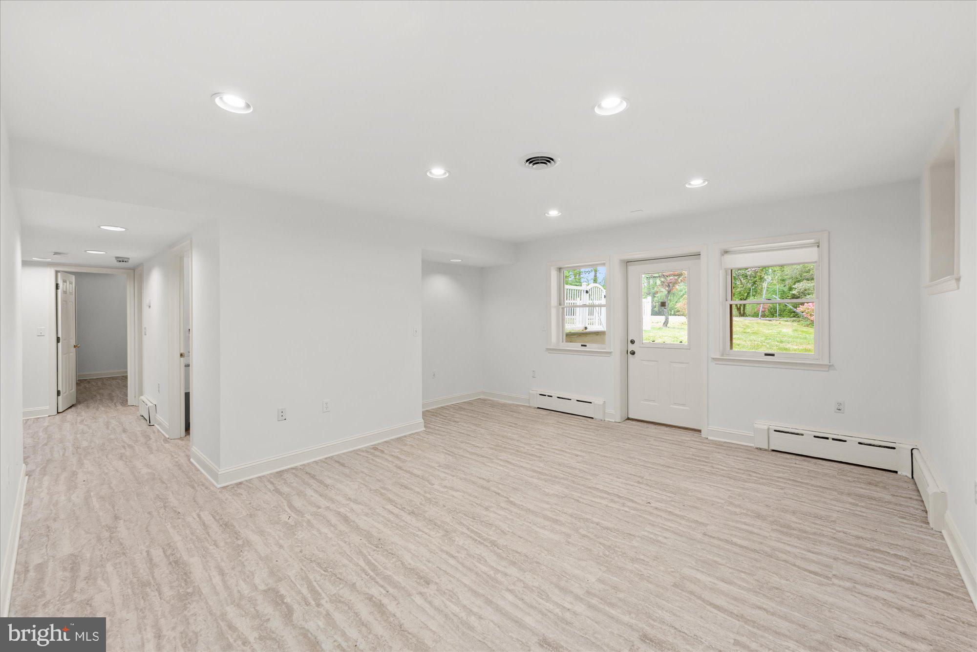 6013 Selvyn Road Bethesda, MD 20817 - Photo 37 of 54 Above ground and access to covered pation