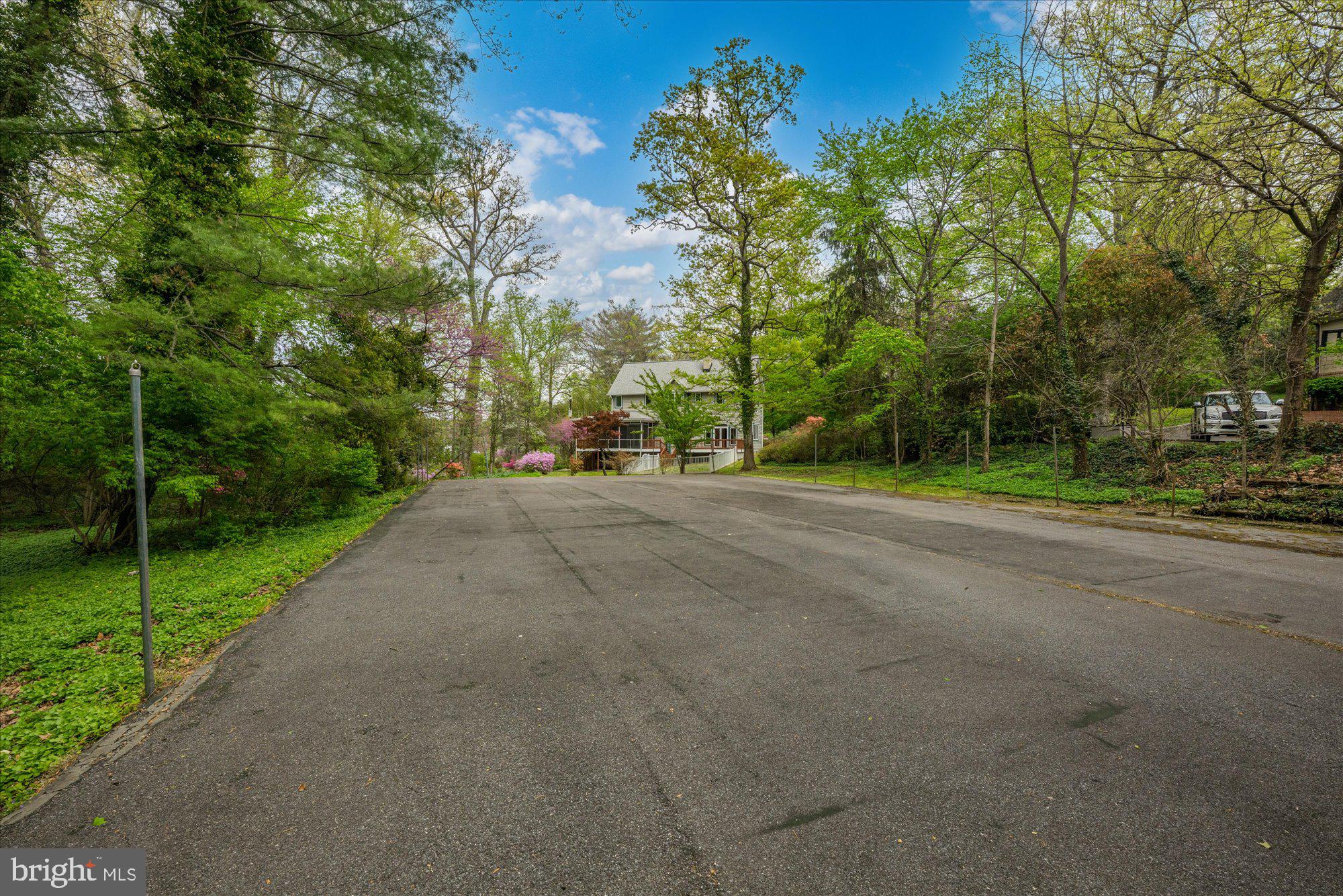 6013 Selvyn Road Bethesda, MD 20817 - Photo 46 of 54 Massive sports court
