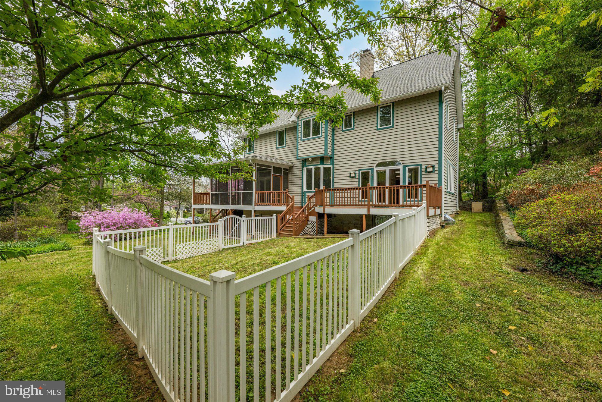 6013 Selvyn Road Bethesda, MD 20817 - Photo 48 of 54 Fenced dog run