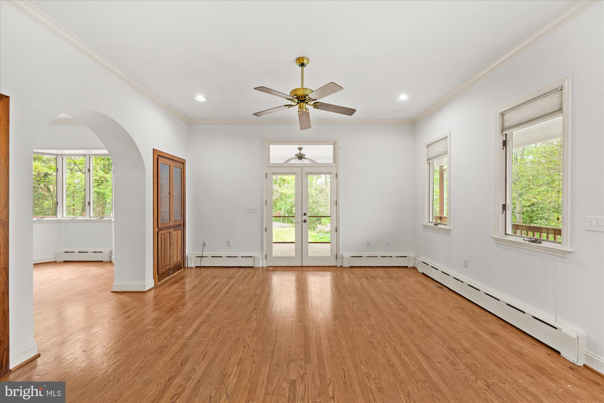 6013 Selvyn Road Bethesda, MD 20817 - Photo 5 of 54 Access to large screened porch