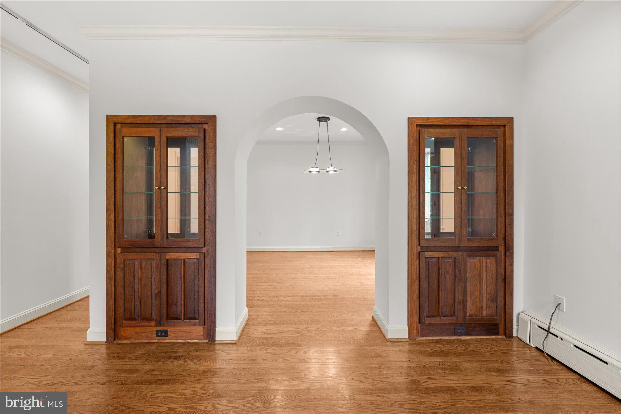 6013 Selvyn Road Bethesda, MD 20817 - Photo 7 of 54 Custom built-ins and arched doorways