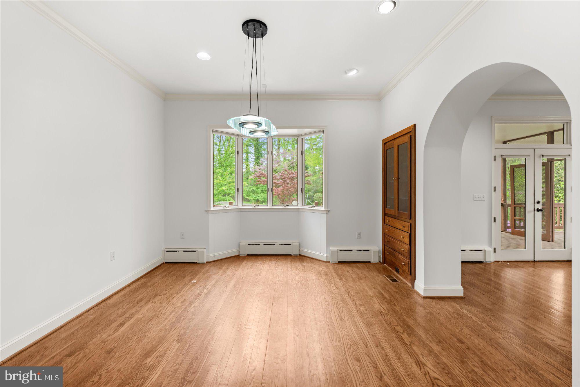 6013 Selvyn Road Bethesda, MD 20817 - Photo 9 of 54 Bay window in dining room