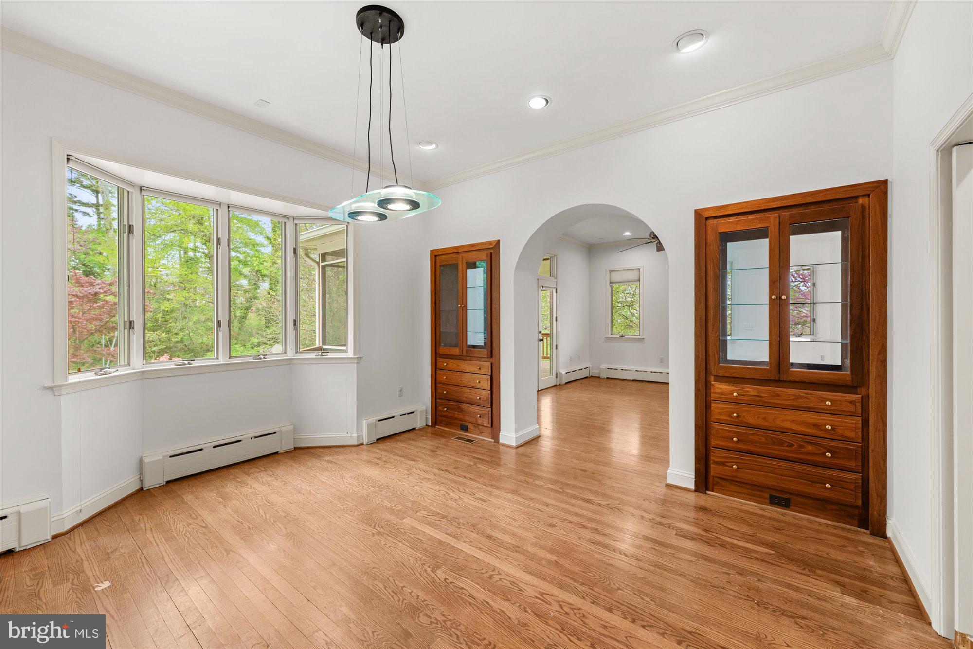6013 Selvyn Road Bethesda, MD 20817 - Photo 10 of 54 Dining room w/bay window, connects to living room