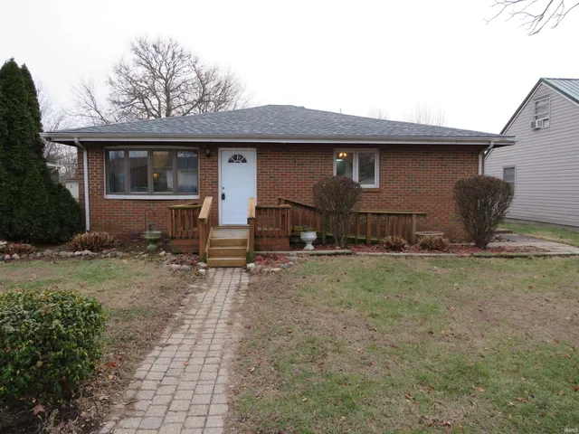 $1,750 | 413 West Harrison Street, Monticello, IN 47960