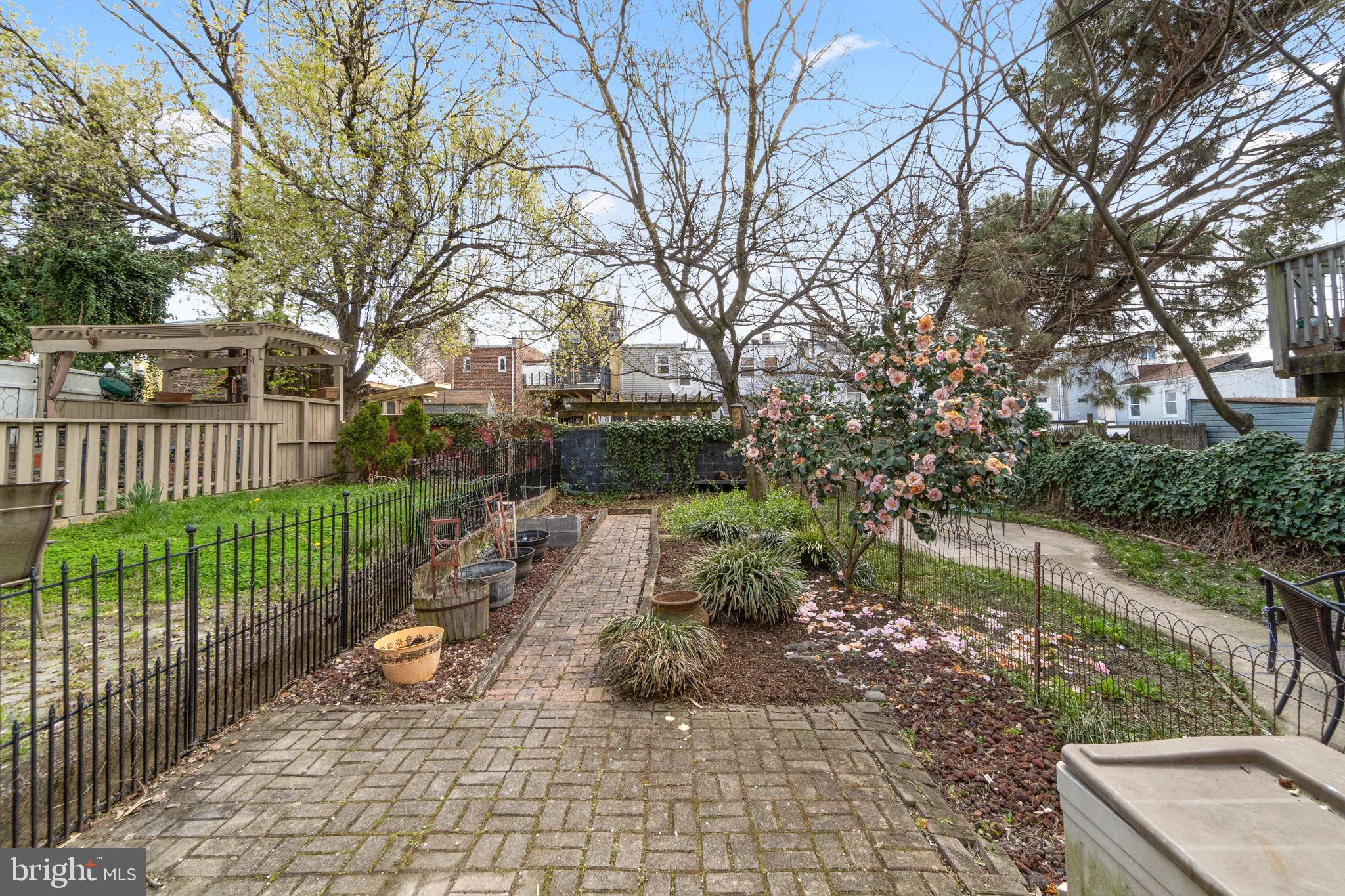 219 South Washington Street Baltimore, MD 21231 - Photo 5 of 5 a view of a garden with wooden fence