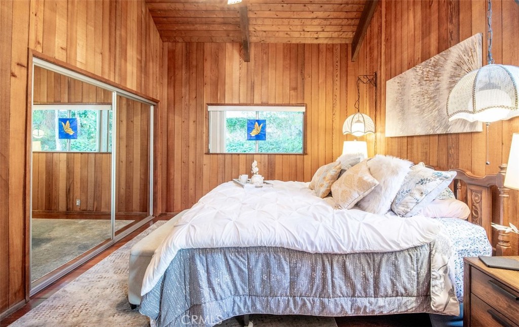 3001 Edmonton Road Glendale, CA 91206 - Photo 49 of 75 a bedroom with a bed and a window