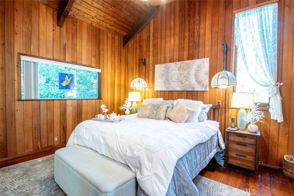 3001 Edmonton Road Glendale, CA 91206 - Photo 51 of 75 a bedroom with a bed and a painting on the wall