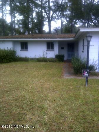 5009 Spring Glen Road Jacksonville, FL 32207 - Photo 1 of 16 a front view of a house with garden