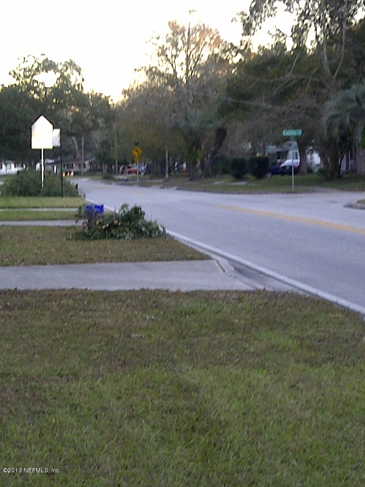 5009 Spring Glen Road Jacksonville, FL 32207 - Photo 14 of 16 a view of a basketball court