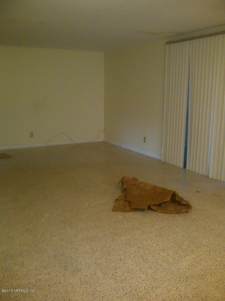 5009 Spring Glen Road Jacksonville, FL 32207 - Photo 9 of 16 a close up of a bed