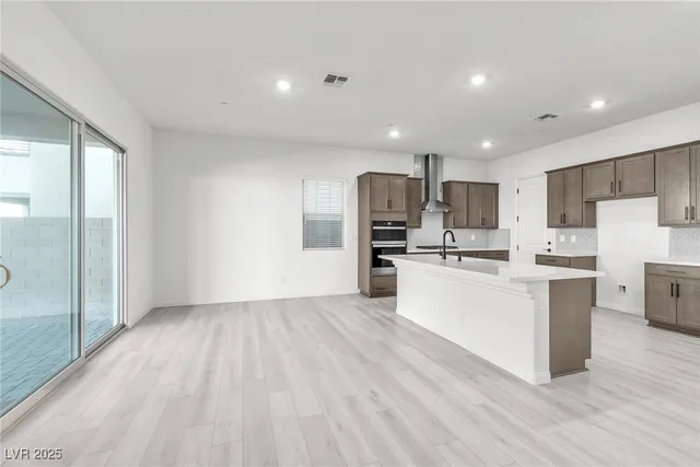 $4,000 | 584 La Vista Acrs Lane, Las Vegas, NV 89138