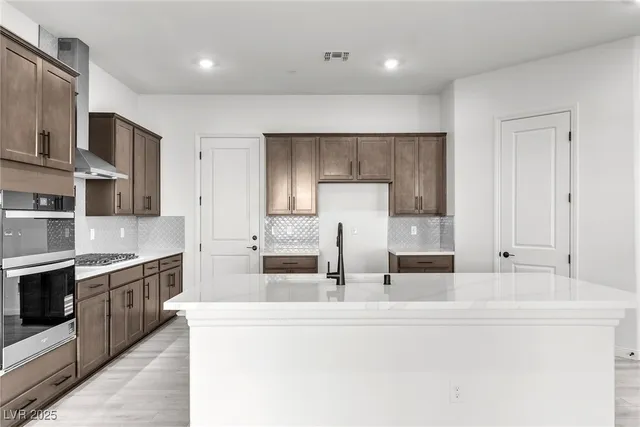 $4,000 | 584 La Vista Acrs Lane, Las Vegas, NV 89138