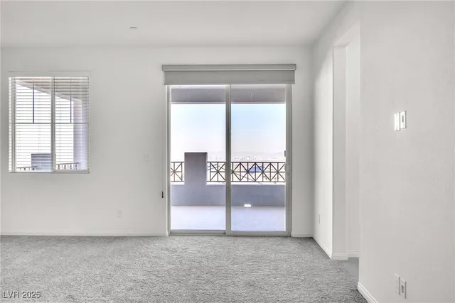$4,000 | 584 La Vista Acrs Lane, Las Vegas, NV 89138