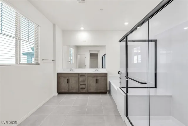 $4,000 | 584 La Vista Acrs Lane, Las Vegas, NV 89138