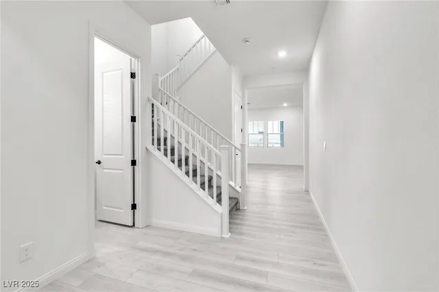 $4,000 | 584 La Vista Acrs Lane, Las Vegas, NV 89138