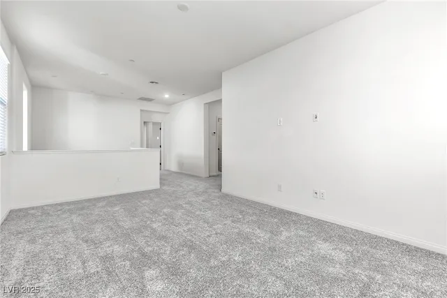 $4,000 | 584 La Vista Acrs Lane, Las Vegas, NV 89138