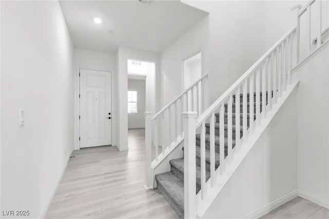 $4,000 | 584 La Vista Acrs Lane, Las Vegas, NV 89138