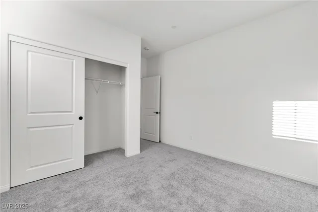 $4,000 | 584 La Vista Acrs Lane, Las Vegas, NV 89138