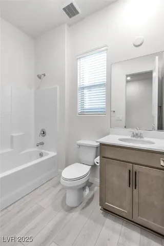 $4,000 | 584 La Vista Acrs Lane, Las Vegas, NV 89138