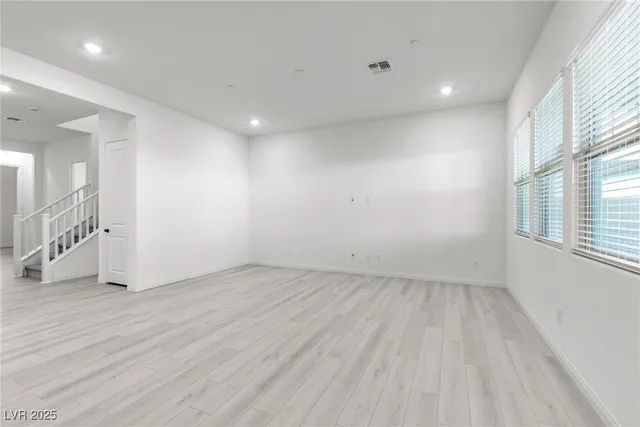 $4,000 | 584 La Vista Acrs Lane, Las Vegas, NV 89138