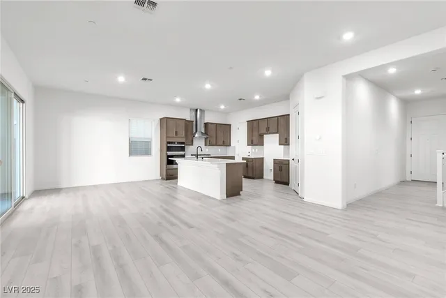 $4,000 | 584 La Vista Acrs Lane, Las Vegas, NV 89138