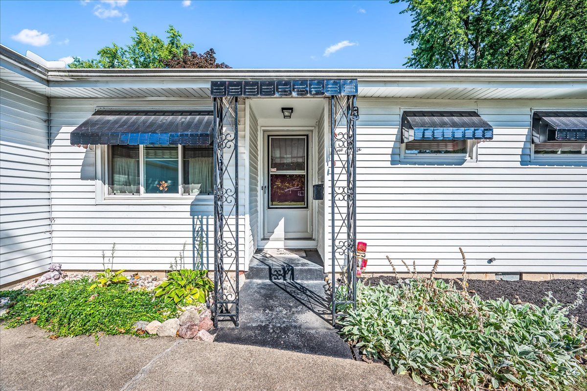 906 Parmon Road Bloomington, IL 61701 - Photo 4 of 25 Gallery Image 4