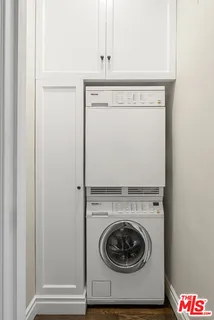 $929,000 | 9601 Charleville Boulevard, Unit 10, Beverly Hills, CA 90212