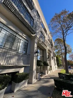 $929,000 | 9601 Charleville Boulevard, Unit 10, Beverly Hills, CA 90212