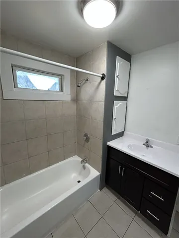 $1,200 | 301 Weaver Street, Unit 2, Rochester, NY 14621