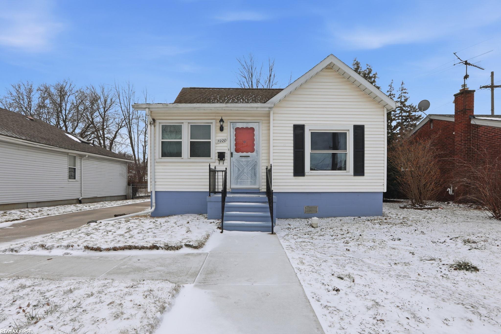 7220 Stephens Road Center Line, MI 48015 - Photo 1 of 23
