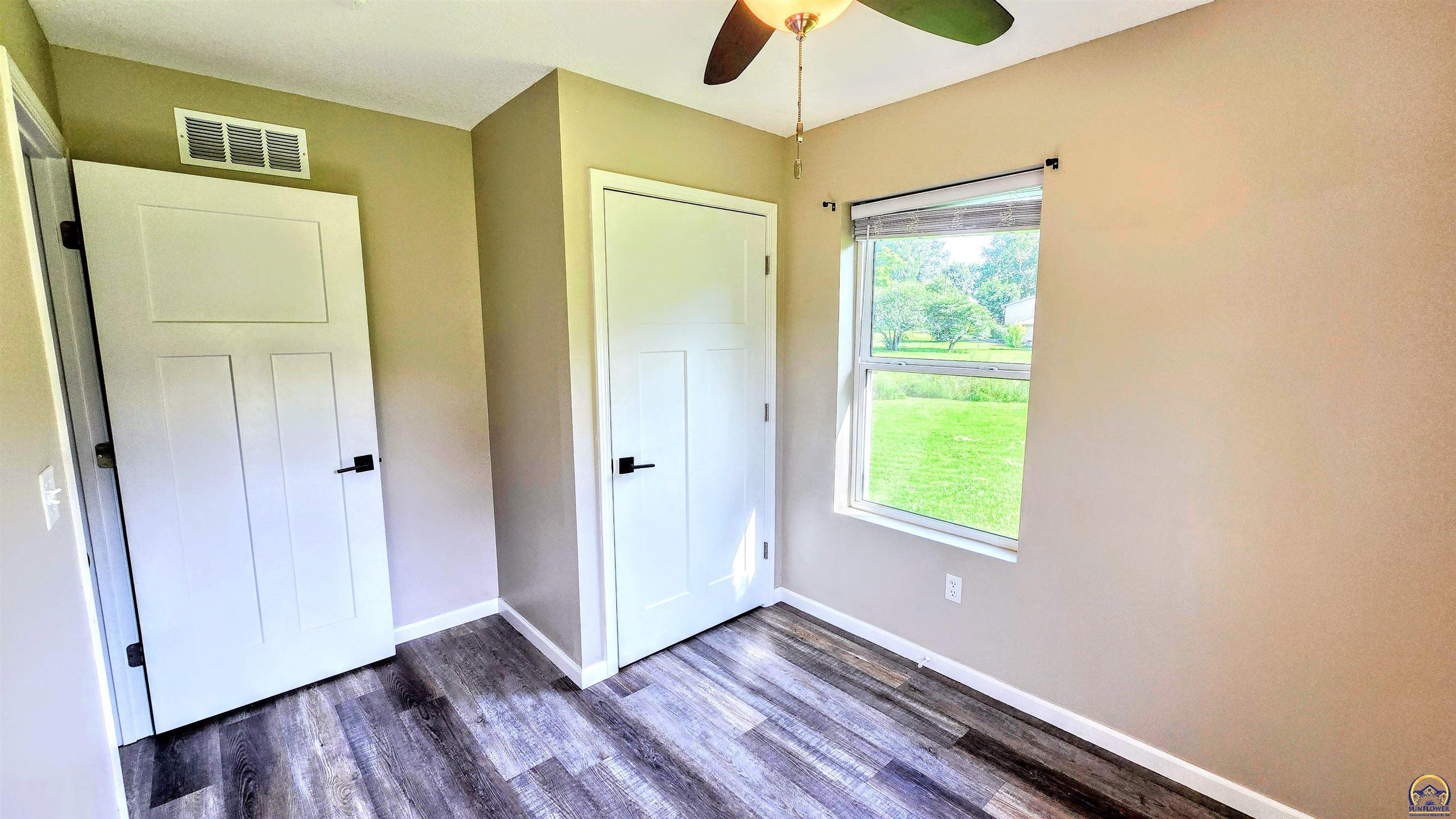 3650 Northeast Applewood Drive Topeka, KS 66617 - Photo 8 of 18