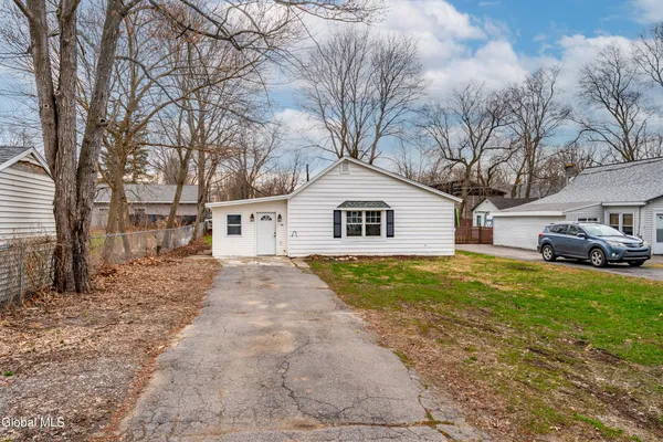 $196,000 | 149 Larrabee Road, Schenectady, NY 12302