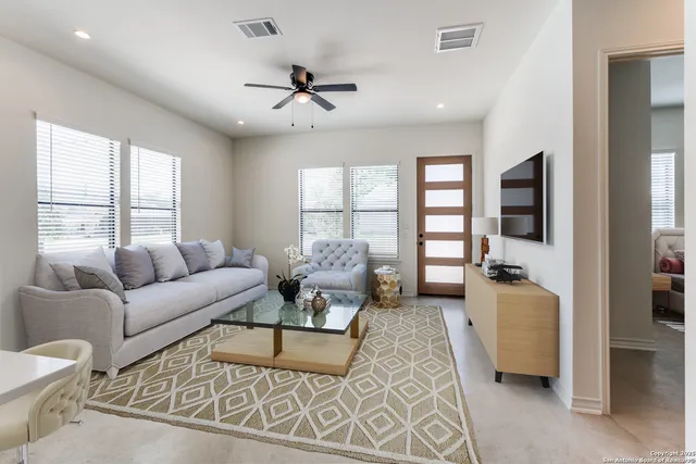 $1,350 | 146 Porter Street, Unit 201, San Antonio, TX 78210