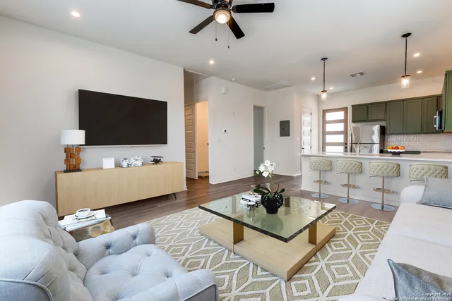 $1,350 | 146 Porter Street, Unit 201, San Antonio, TX 78210