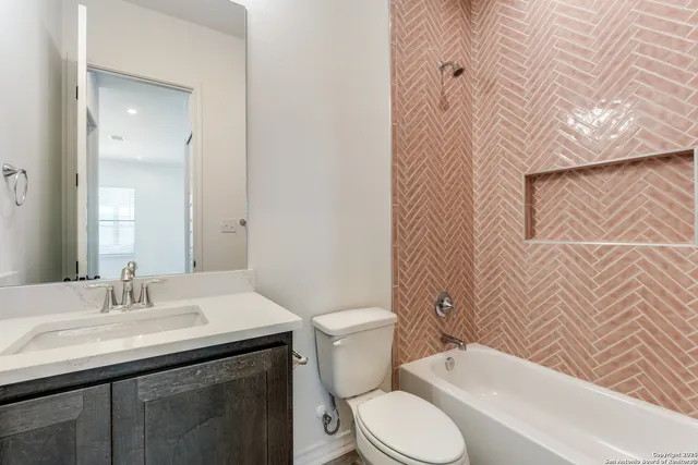 $1,350 | 146 Porter Street, Unit 201, San Antonio, TX 78210