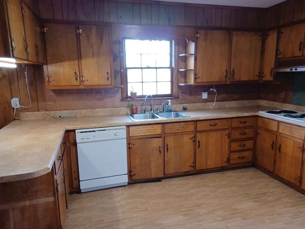 301 Lear Road Portland, TN 37148 - Photo 4 of 19 a kitchen with a sink stove and cabinets