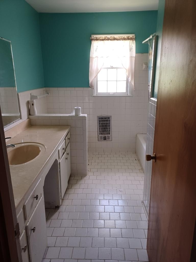 301 Lear Road Portland, TN 37148 - Photo 10 of 19 a bathroom with a sink a toilet and a mirror