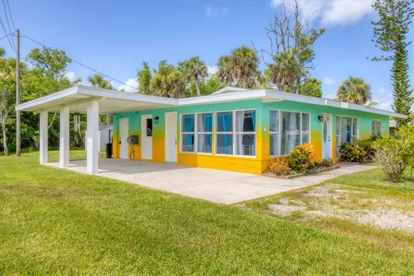 a view of a house with backyard and porch