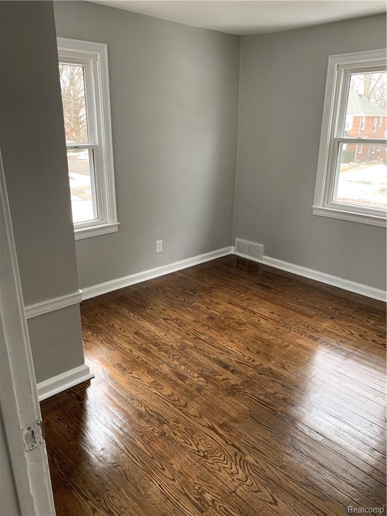 13982 Greenview Road Detroit, MI 48223 - Photo 11 of 15 IMG_2270.JPG