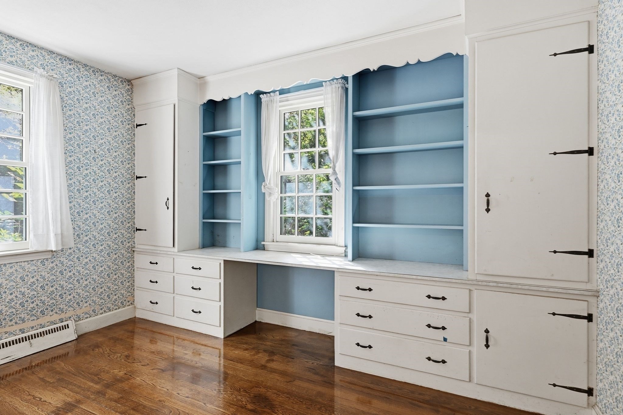 148 Falmouth Road West Springfield, MA 01089 - Photo 5 of 36 Gallery Image 5