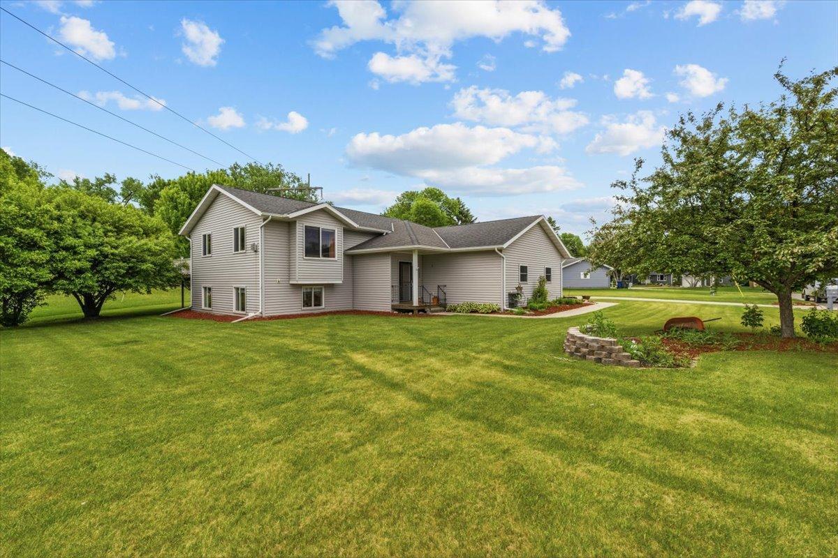 1230 Lenore Way Fergus Falls, MN 56537 - Photo 3 of 88