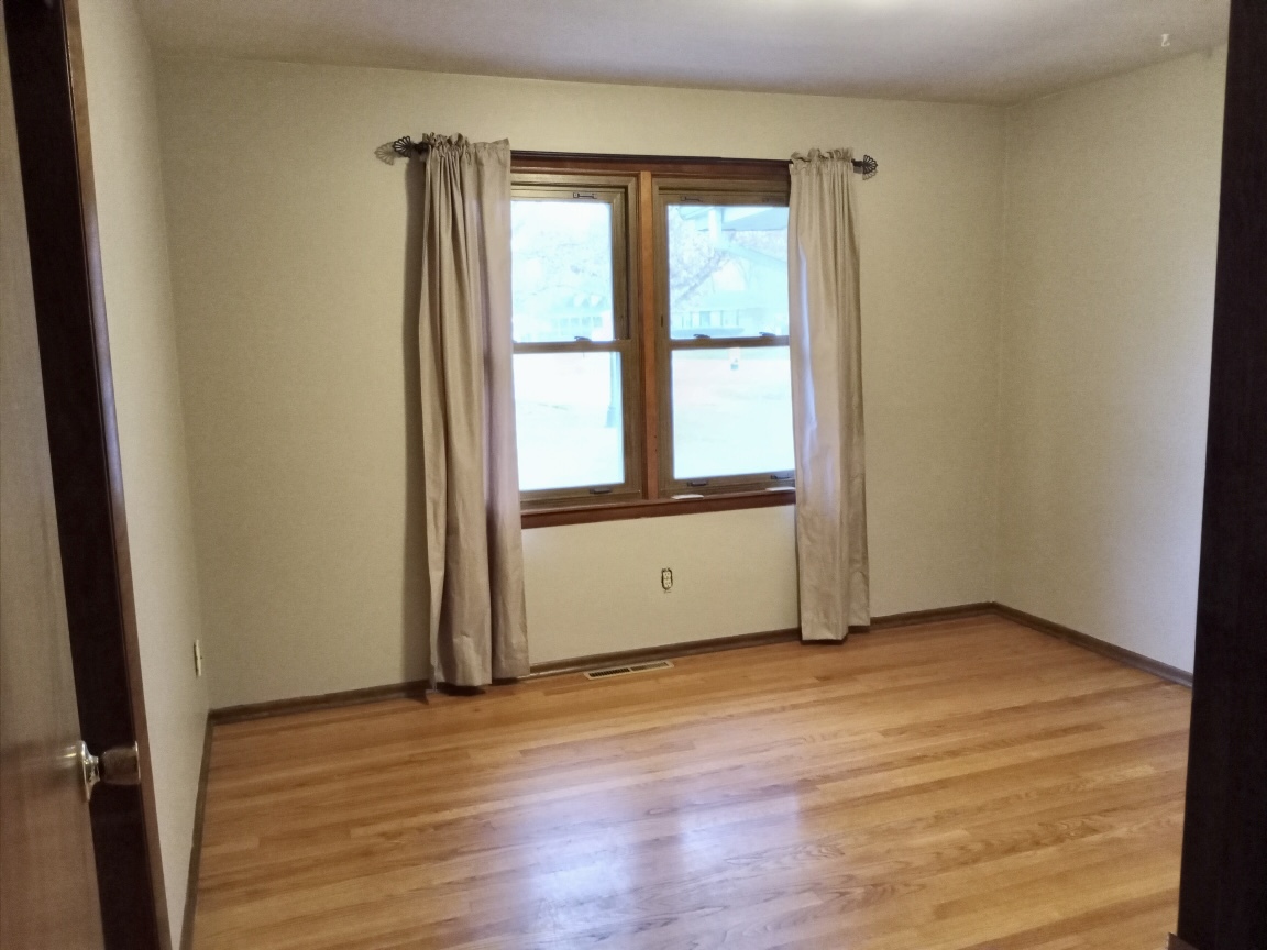 3272 River Road Kankakee, IL 60901 - Photo 7 of 15 an empty room with wooden floor and windows