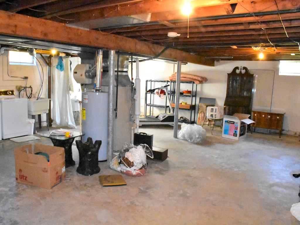 735 Gasteiger Road Meadville, PA 16335 - Photo 23 of 26 a view of store room with furniture