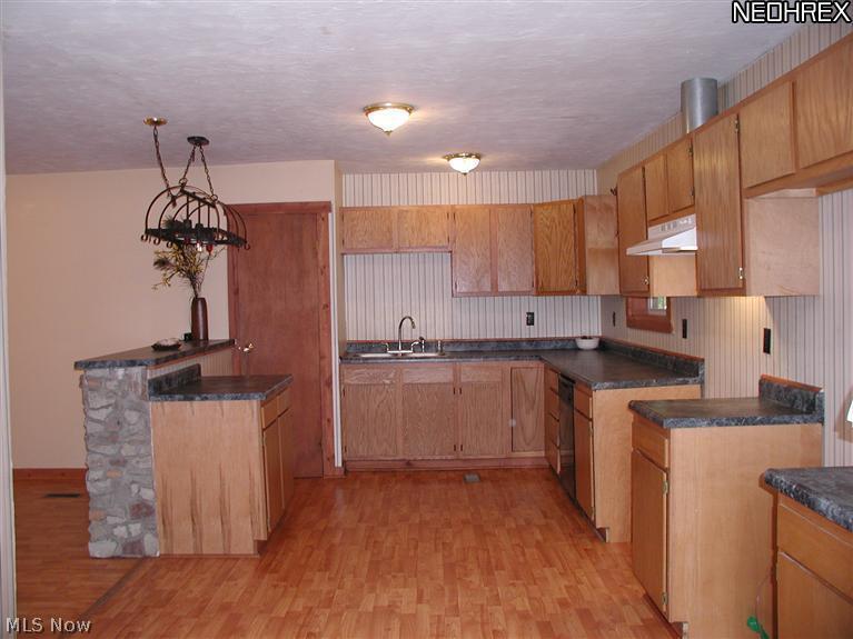 9190 Overture Road Mechanicstown, OH 44651 - Photo 2 of 16 Large eat-in kitchen