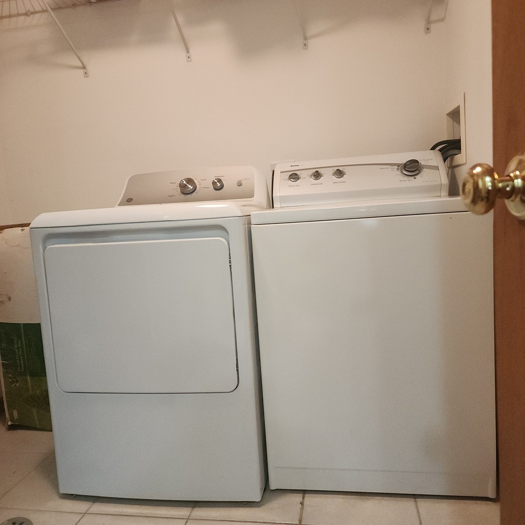 10624 Central Avenue, Unit 2B Chicago Ridge, IL 60415 - Photo 13 of 16 a utility room with dryer and washer