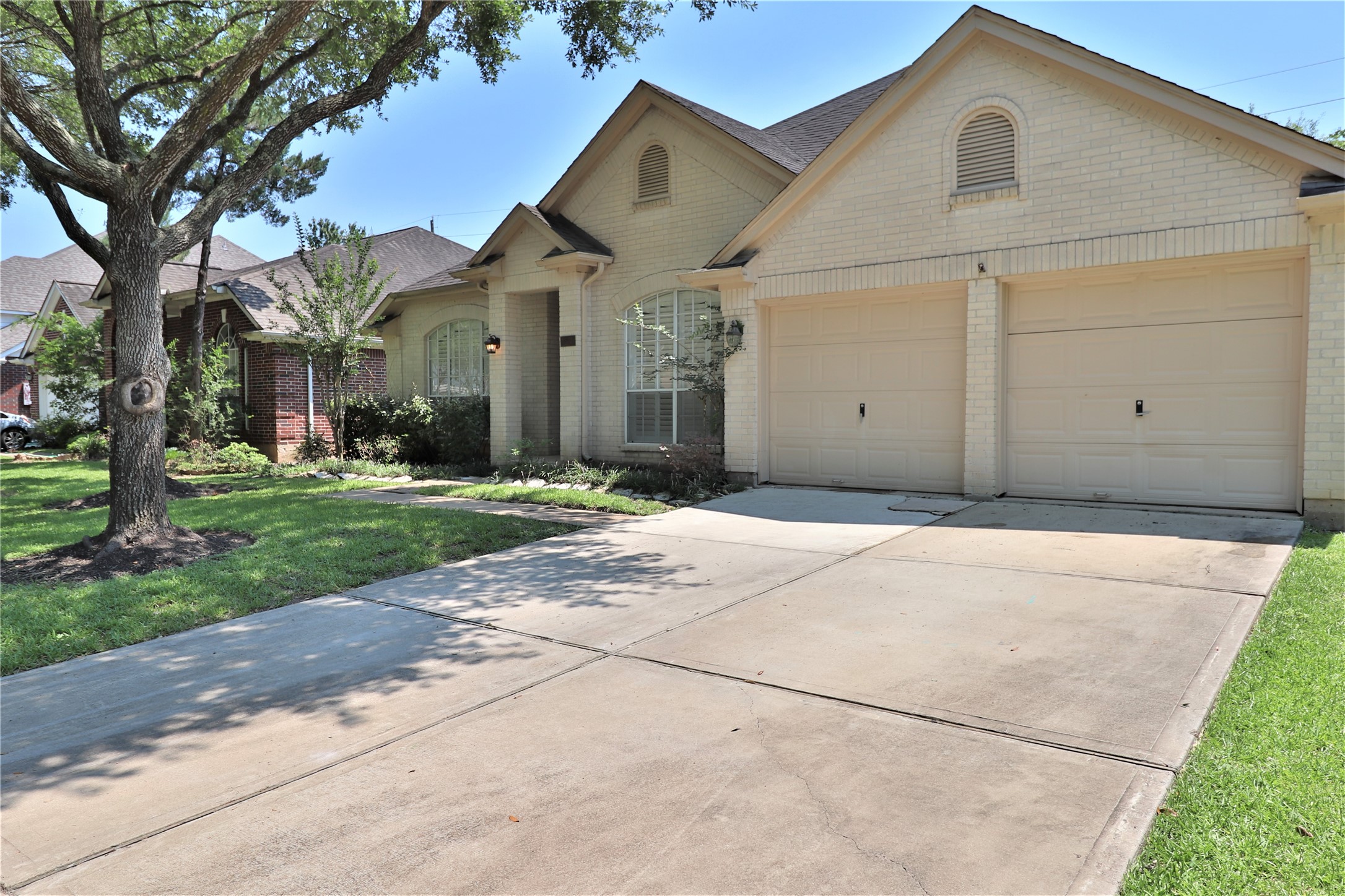 4530 Springfield Lakes Street Sugar Land, TX 77479 - Photo 2 of 32