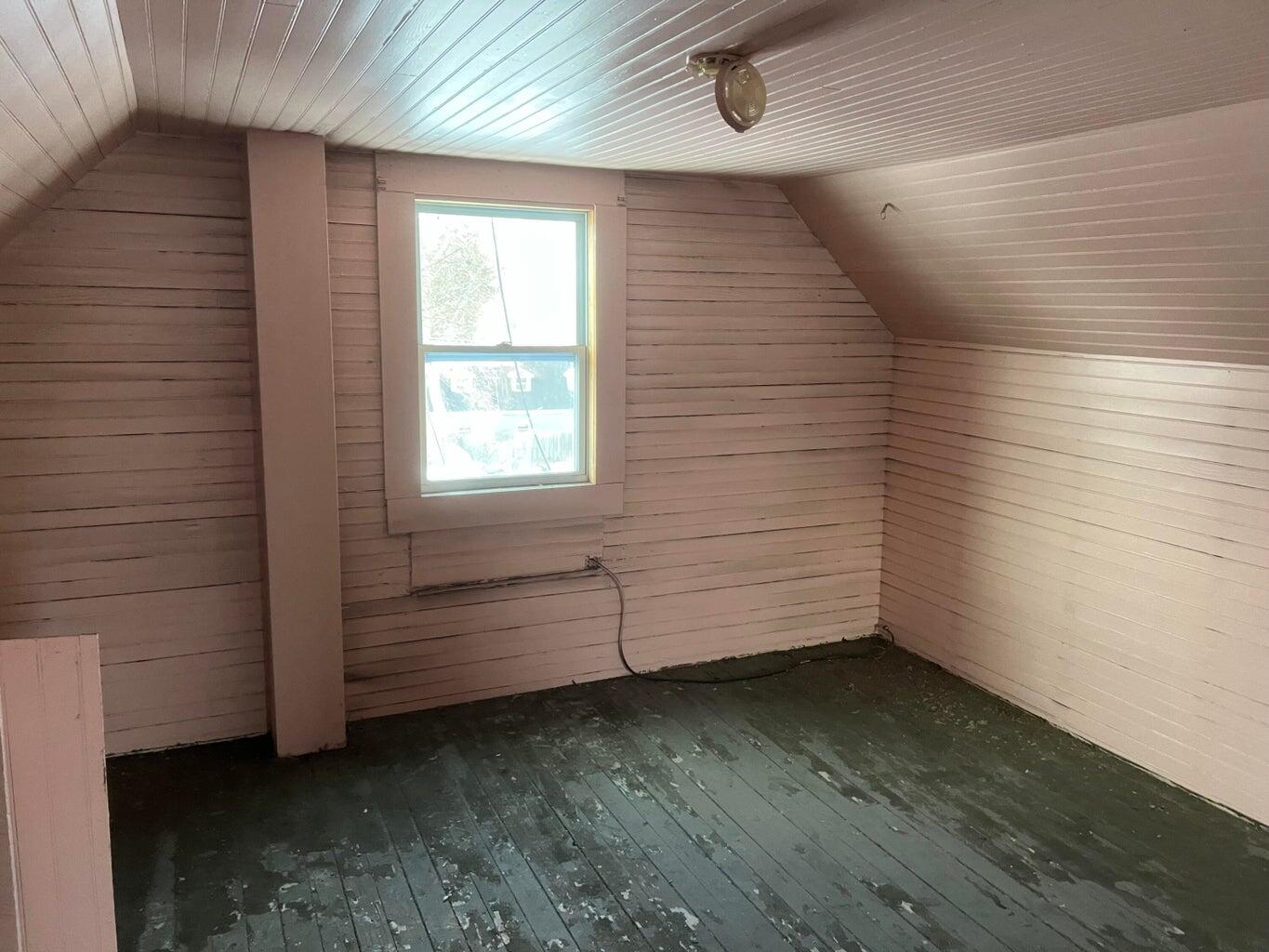 84 Pine Street Millinocket, ME 04462 - Photo 11 of 21 20250114195630804205000000-o