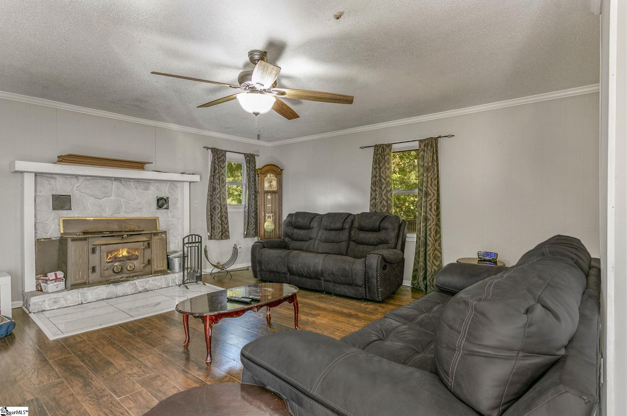 305 Fort Shoals Road Woodruff, SC 29388 - Photo 8 of 36