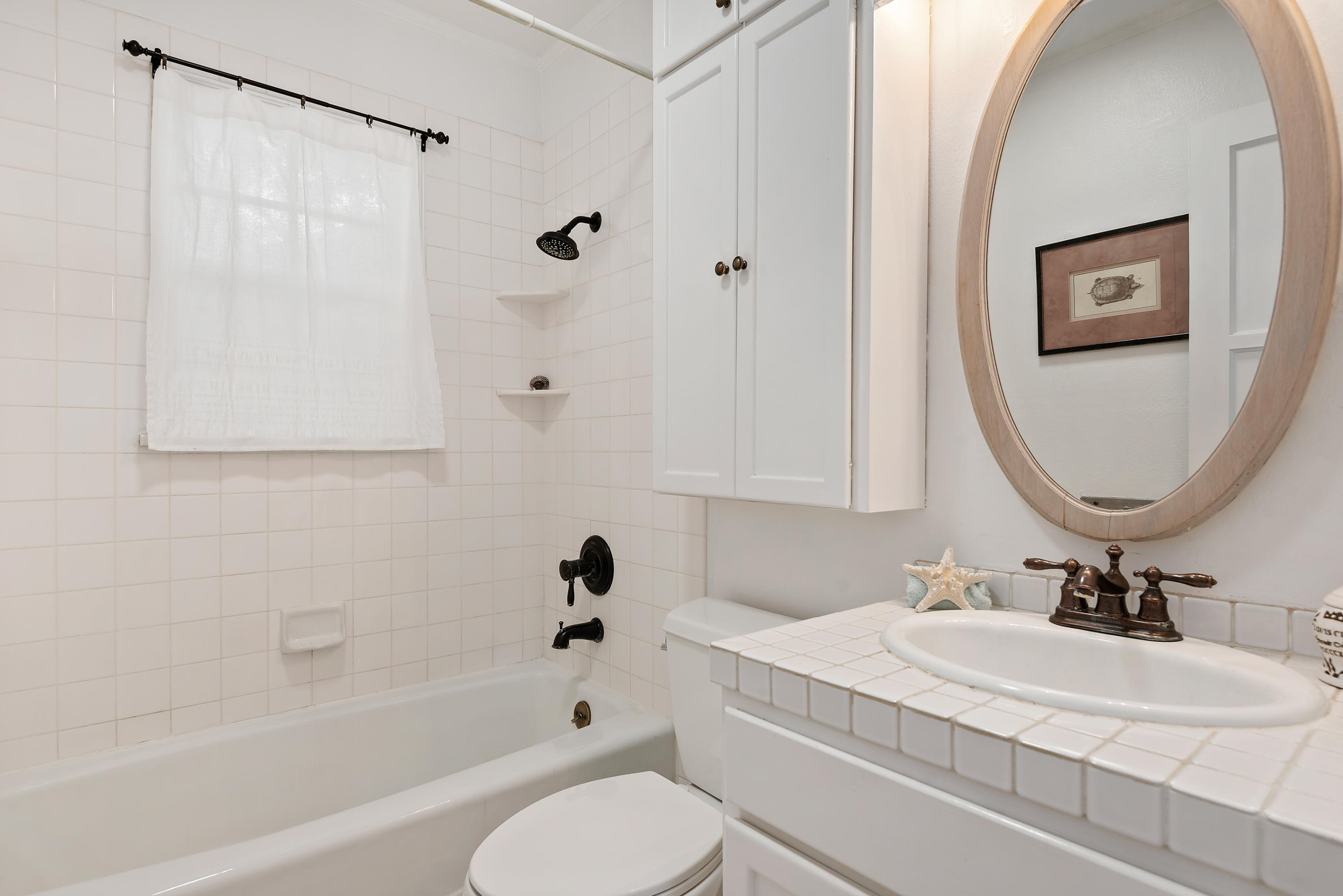 2941 Foothill Road Santa Barbara, CA 93105 - Photo 9 of 17 Bathroom