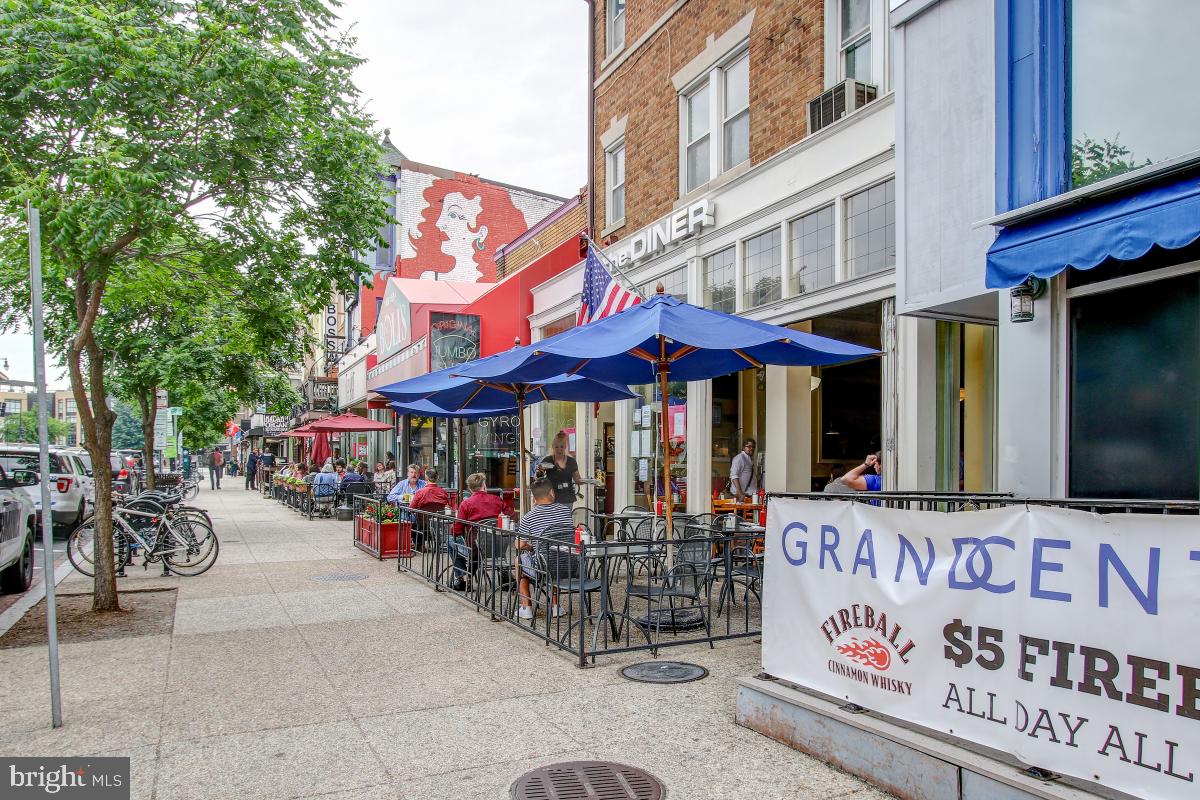 1910 Kalorama Road Northwest, Unit 403 Washington, DC 20009 - Photo 43 of 52 a view of street with sitting area